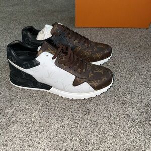 Louis Vuitton Mens Run Away Sneaker. US- 10.5.